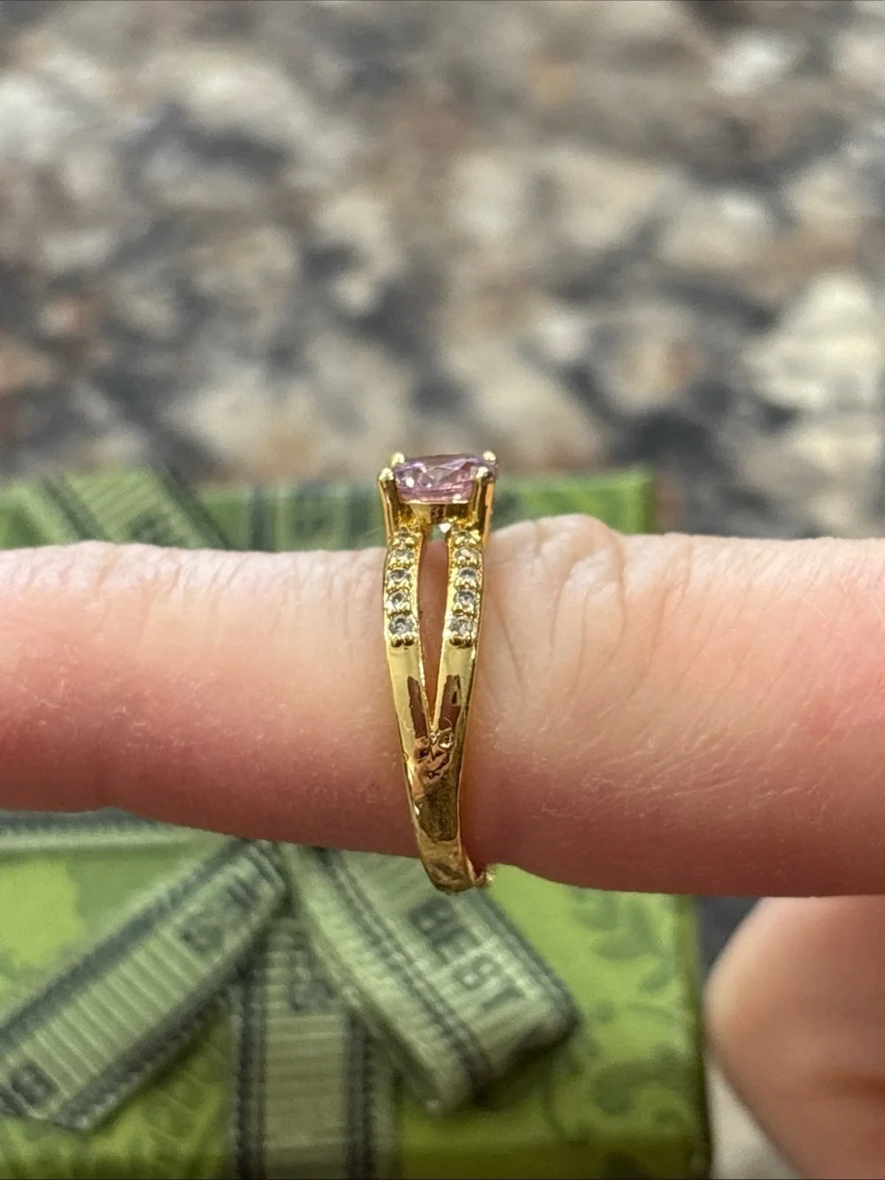 N/A elegant gold